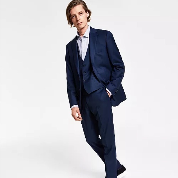 Slim fit and sleek sharkskin fabric of this Blue Birdseye suit from CK,100% Wool - Picture 1 of 8